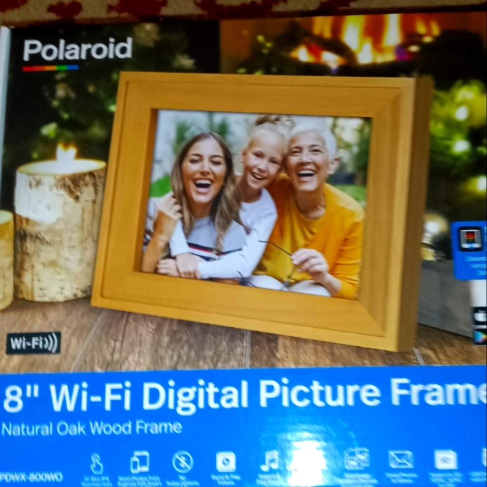 Polaroid 8" Digital Picture Frame.  new